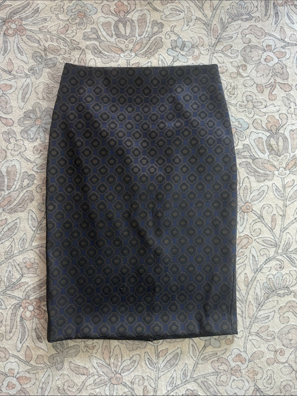 Ann Taylor Factory Size 4 Classic Navy Geometric Pencil Skirt